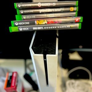 Xbox one with 5 games and a controller.works perfect and is excellent for a gift